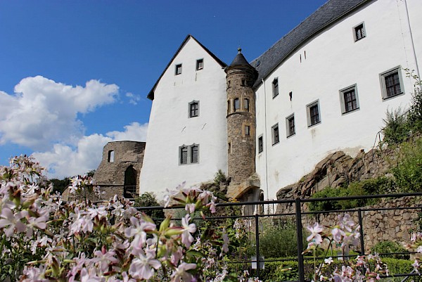 Das Schloss mit Burgruine