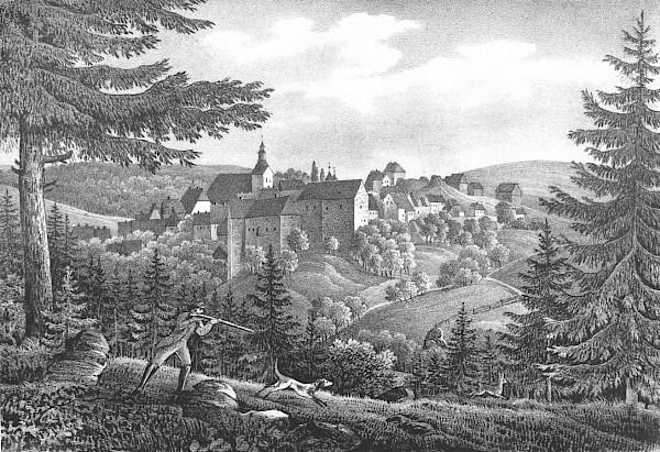 historische Jagdszene: Jäger ziehlt mit einer Flinte auf ein fliehendes Reh, vor ihm läuft ein Jagdhund, im Hintergrund Schloss und Stadt Lauenstein auf einem Berg, historische Grafik aus dem 19. Jahrhundert, schwarrz-weiß,