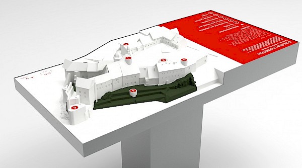 Tastmodell für Sehbehinderte. Dieses befindet sich im Eingangsbereich des Museums. Das 3-D-Modell zeigt die Schlossanlage. Die Beschriftung ist unter anderem in Brailleschrift.